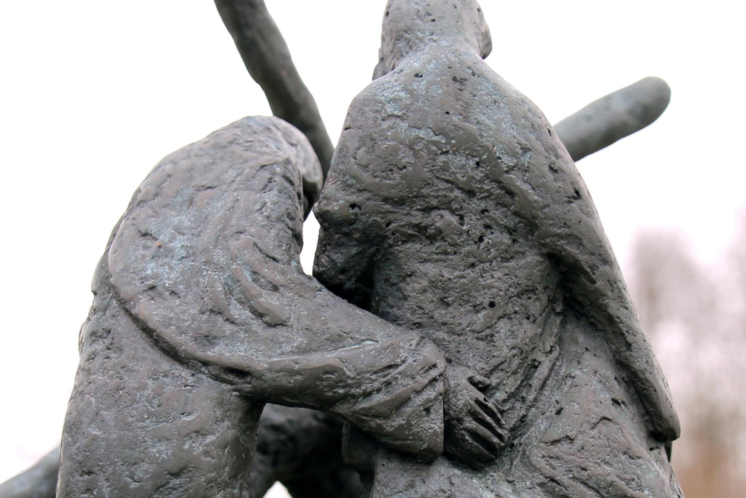 Frauen mit Jesus auf dem Kreuzweg Plastik Madfelder Kreuzweg